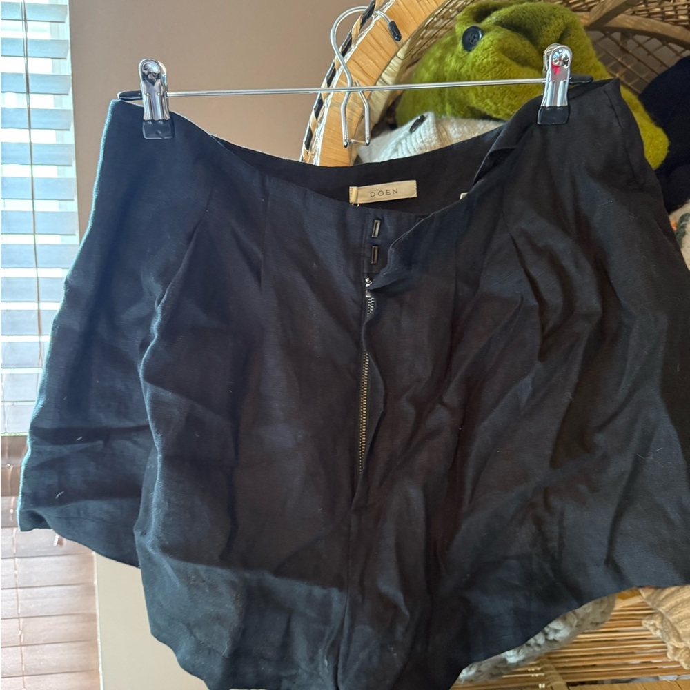Doen Black Shorts